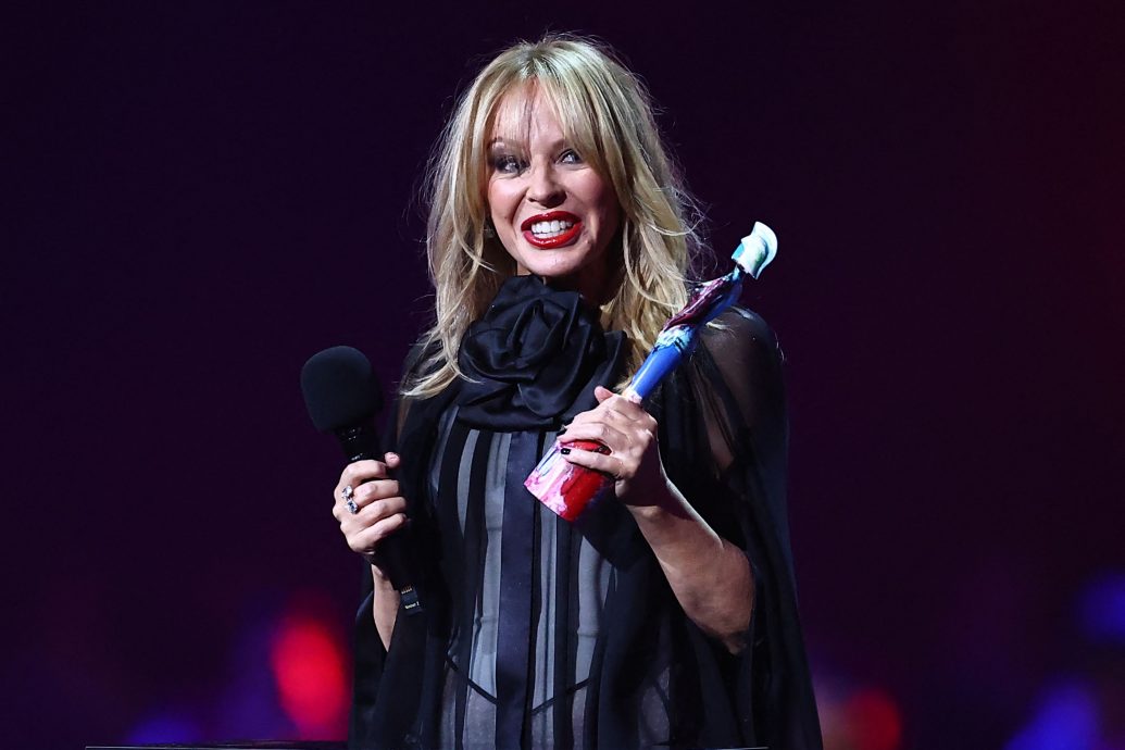 全英音乐奖|新人王蕾连夺6奖 破艾黛儿最高纪录