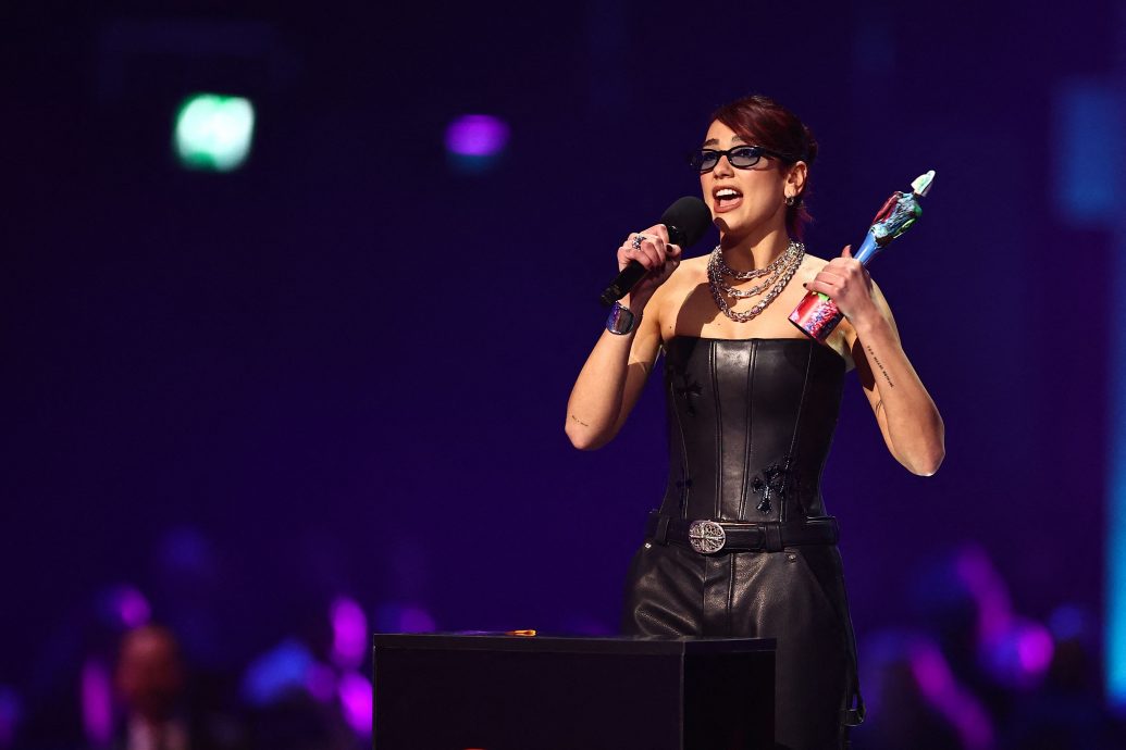 全英音乐奖|新人王蕾连夺6奖 破艾黛儿最高纪录