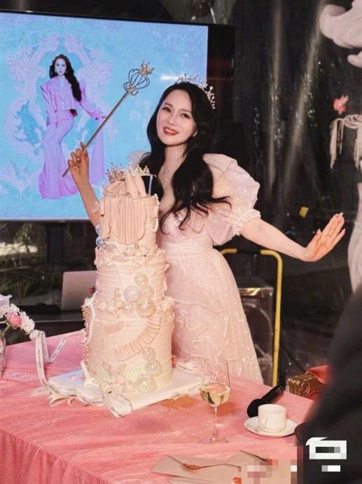 公主装庆生被酸阿姨装少女 伊能静回击：爱美不分年纪