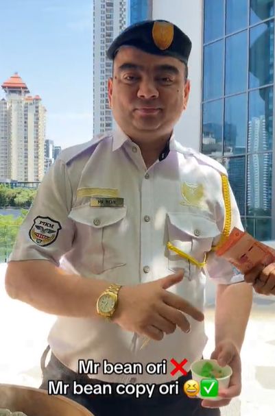 公寓保安貌似谐星Mr.Bean 网民笑称:还少了teddy!