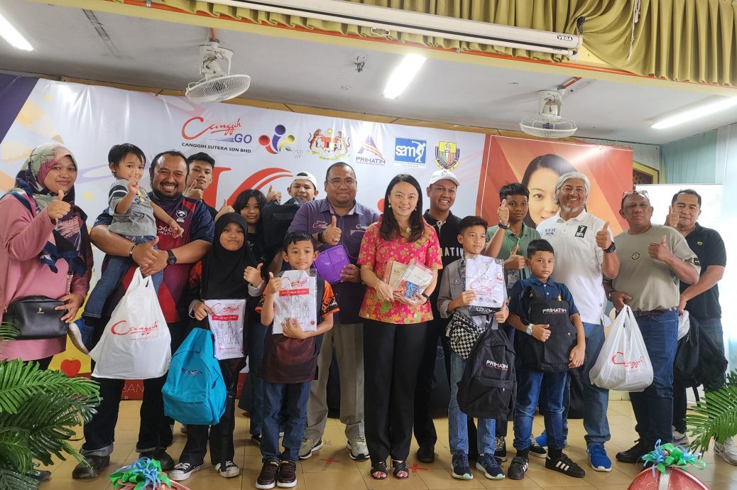 关怀福利基金会“返回校园”活动 222学生获开学用品