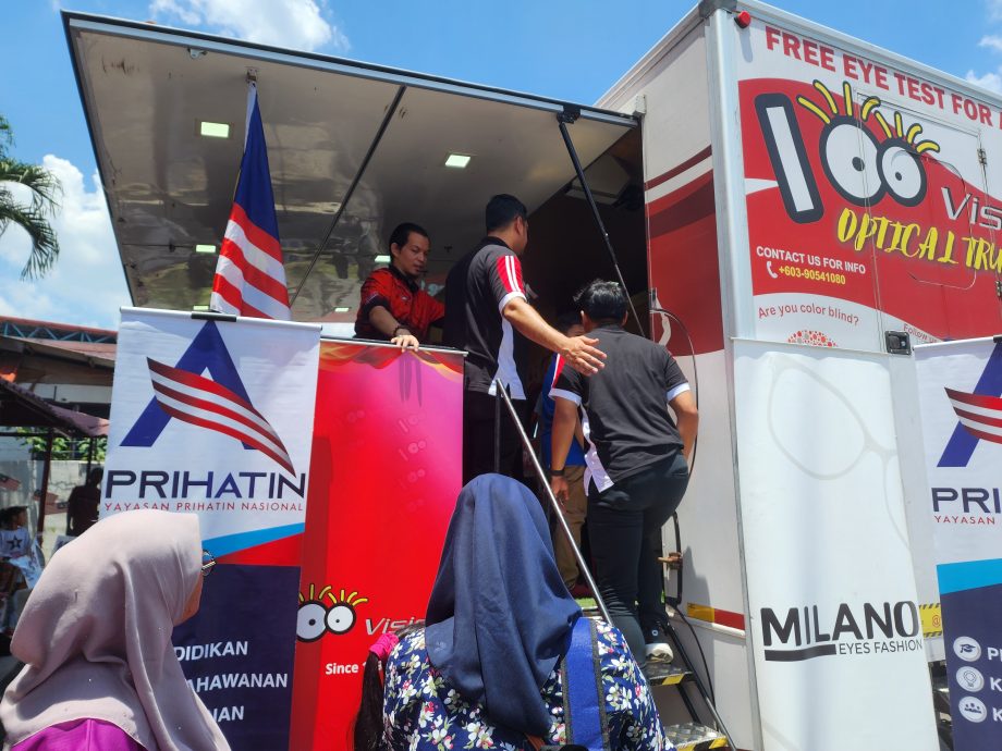 关怀福利基金会“返回校园”活动 222学生获开学用品