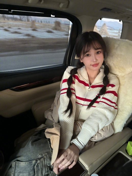 养女晒全家福迎18岁 冯小刚长文叮嘱保护好自己