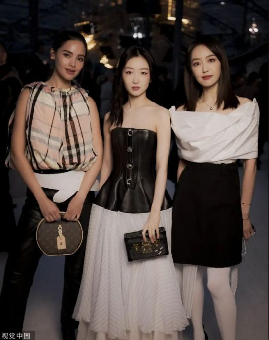 出席时装周合影全程臭脸 周冬雨被点名耍大牌