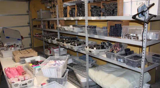 加州富婆聘12人在全国偷化妆品 12年狂赚800万美元被捕