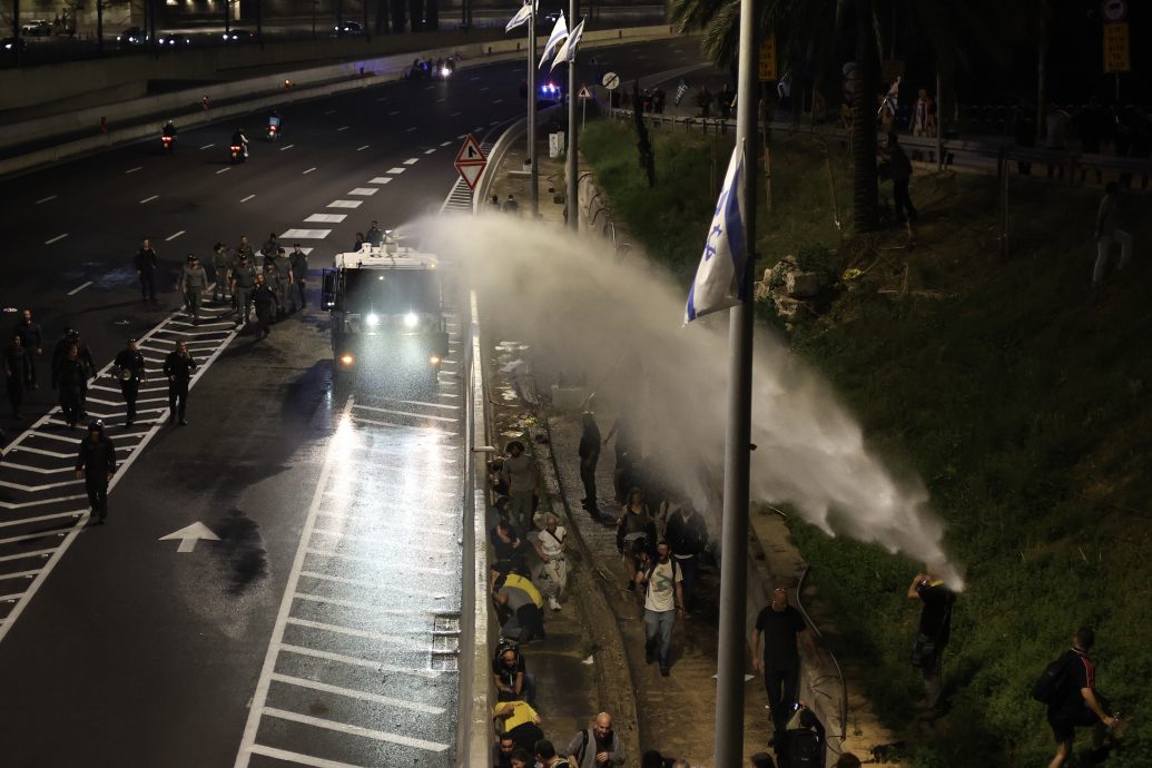 加沙援助车队被围 枪击和踩踏大混乱5死数十伤