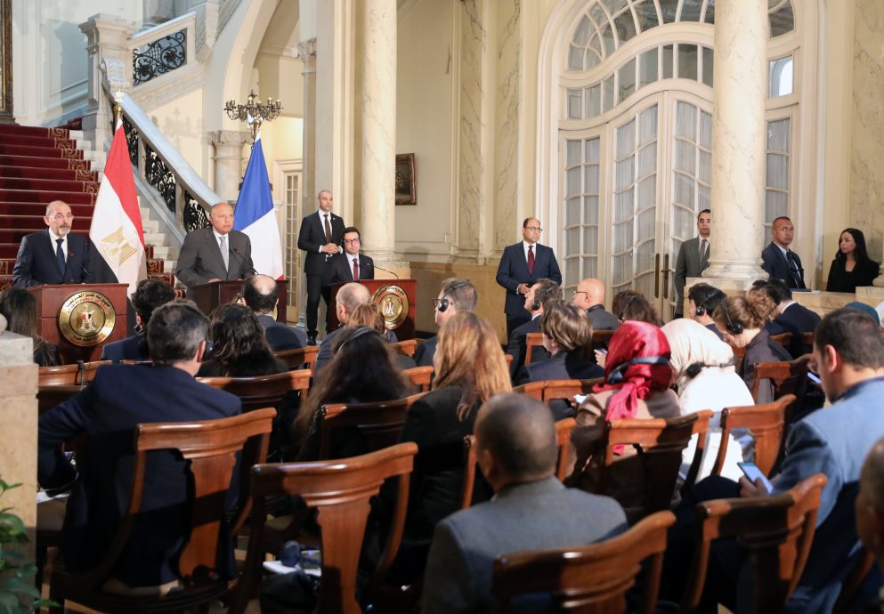 加沙援助车队被围 枪击和踩踏大混乱5死数十伤