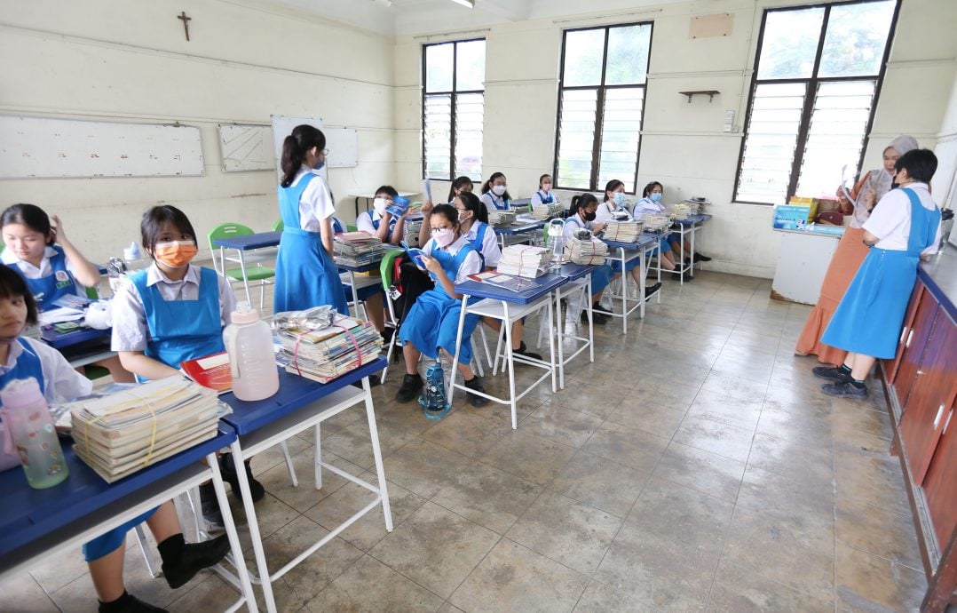 华裔生育率下降等因素 圣母华中学生创新低