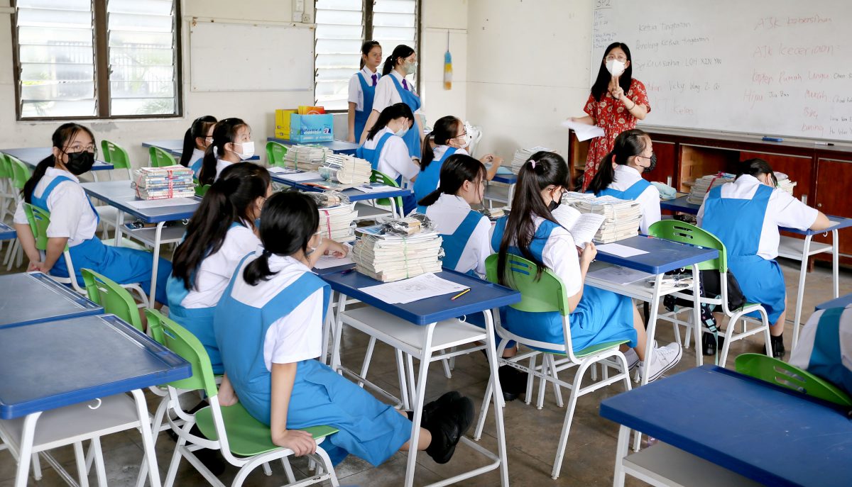 华裔生育率下降等因素 圣母华中学生创新低