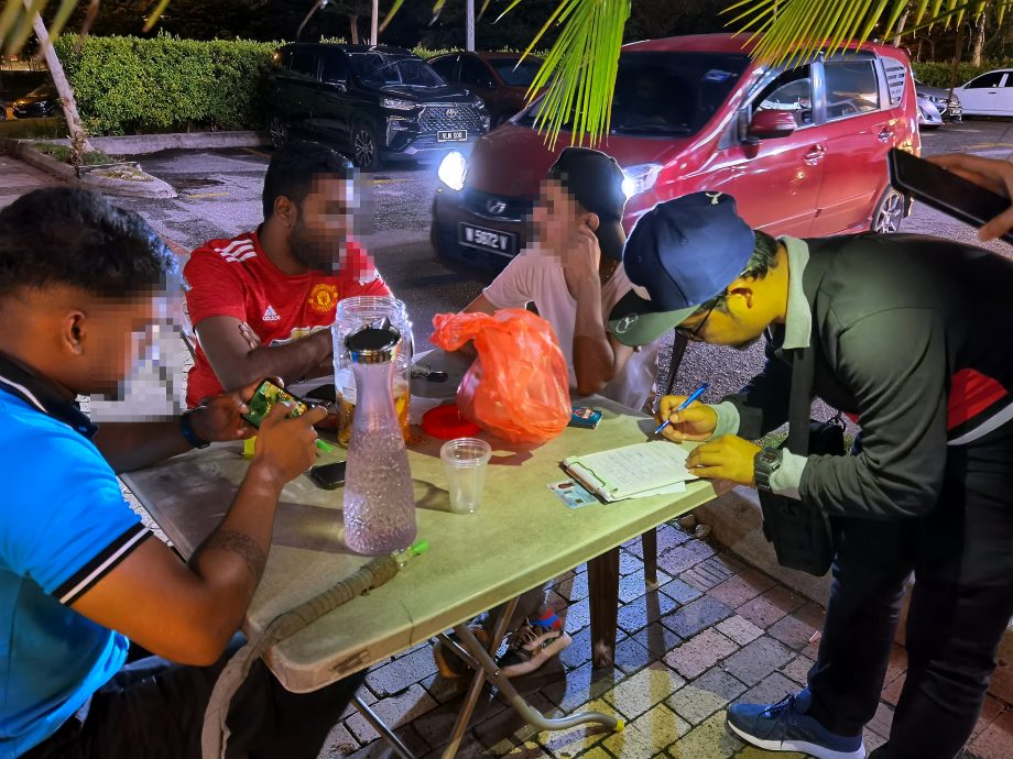 卫生部在过去两展开的食肆反吸烟行动中,向违例群众共开出214张价值达 5万 4050令吉的罚单