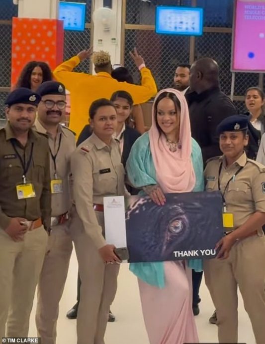 印度首富邀当婚礼歌手  蕾哈娜被批收天价打混