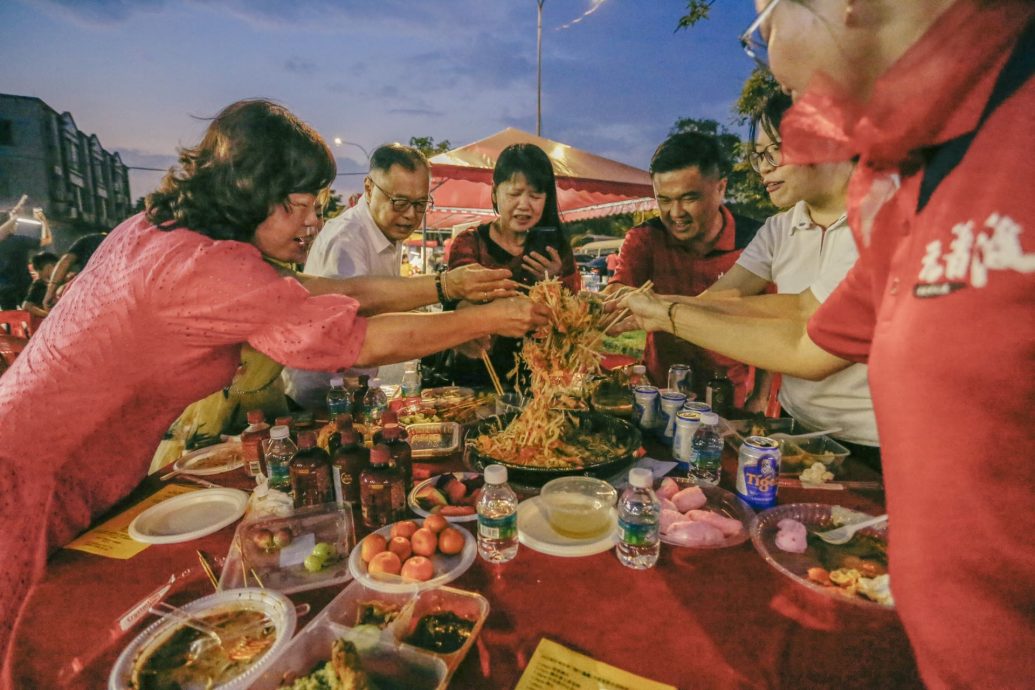 可以做早报后面头//大都会／“龙行龘龘”400桌大长宴／6图