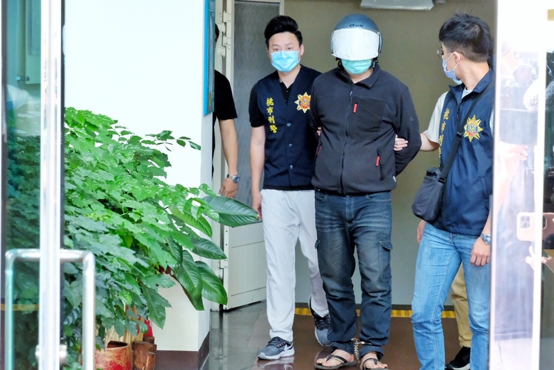 台男子朝派出所扫射 警开50枪后逮捕