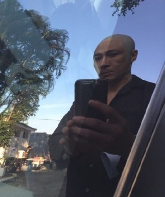 吴镇宇削发为僧旧照疯传 曾宣称50岁后要出家