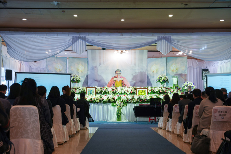 告别何厚华 巫启贤致词泪送最后一程