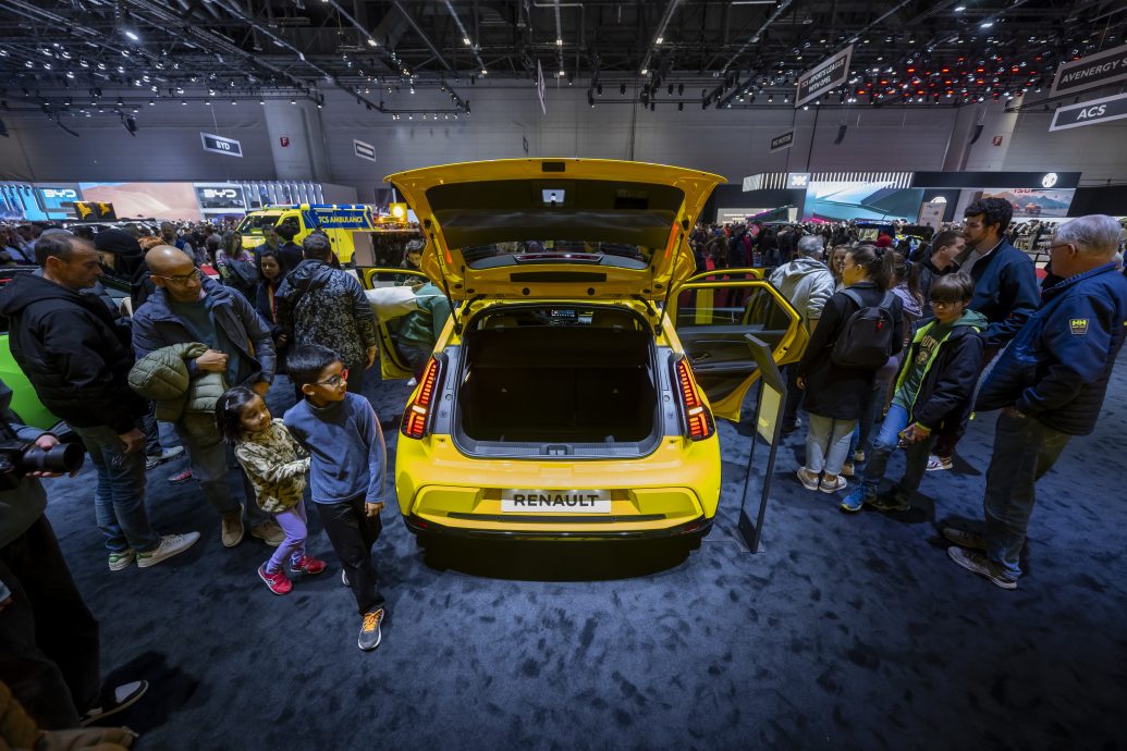 国际拼盘)比燃油车释出多1850倍“微粒污染” 研究:电动车不环保