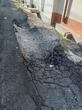 大和园仙花园后巷马路龟裂凹陷维修工程竣工