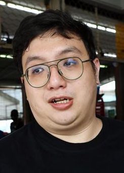 天气炎热,点冷饮食客增