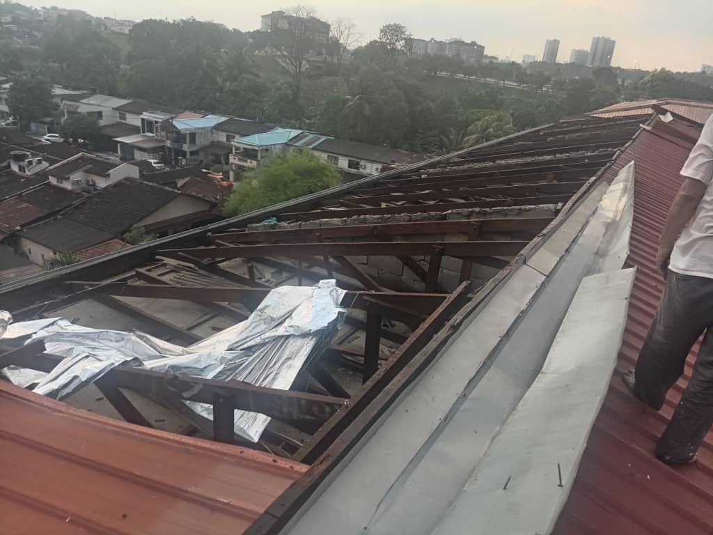 大都会/加影亲善花园B座组屋大风吹,5单位“破天窗”