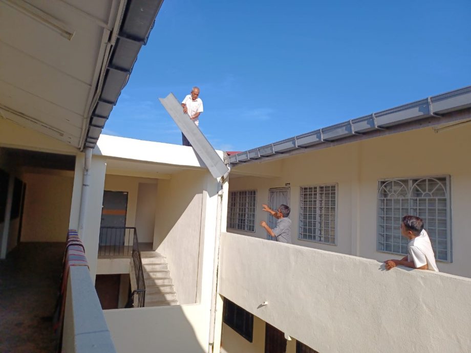 大都会/加影亲善花园B座组屋大风吹,5单位“破天窗”