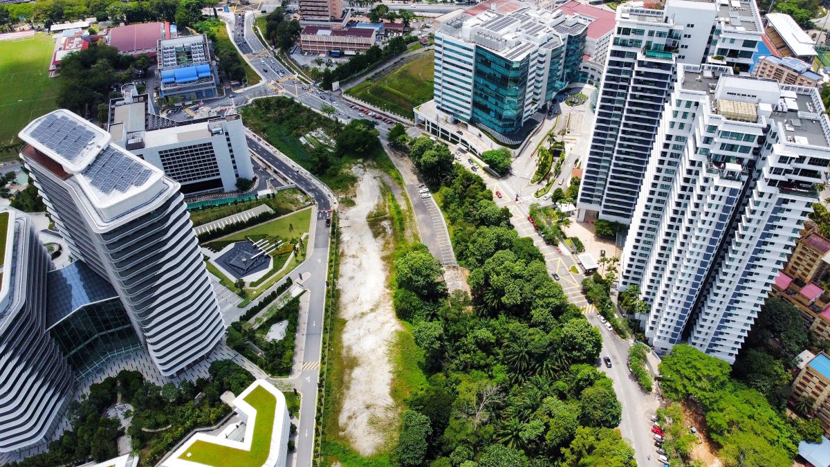 大都会封底:副文//武吉班底路拟建70层楼大厦/