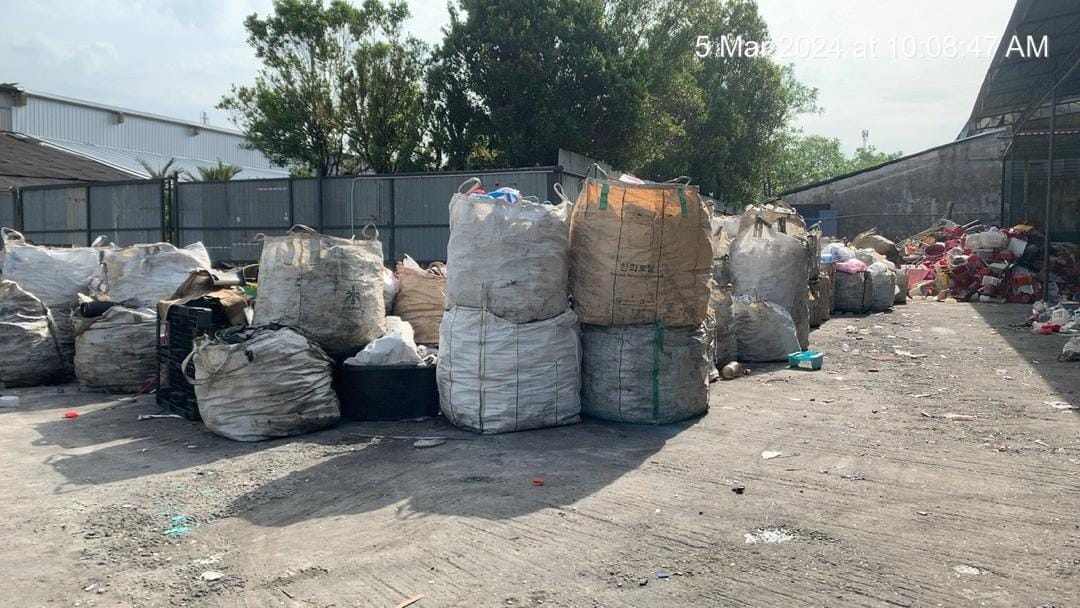 大都会封面副:违法回收厂接5罚单2警告信/4图