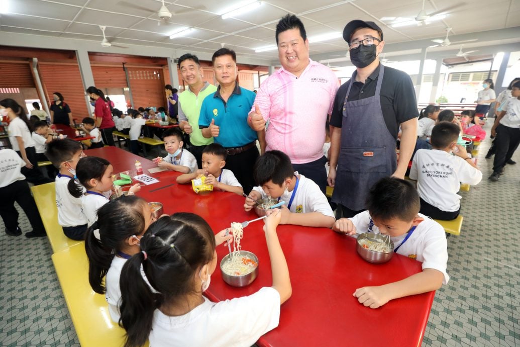 大都会封面/适耕庄育群华小食堂