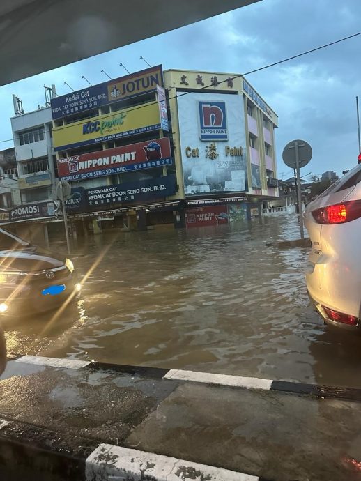 大都会/新一波大涨潮来袭，巴生北区昨晚就水灾！