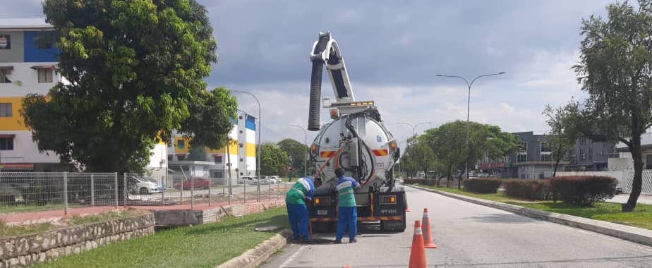 大都会:路有杀人洞居民竟拉垃圾桶做告示表不满/4图