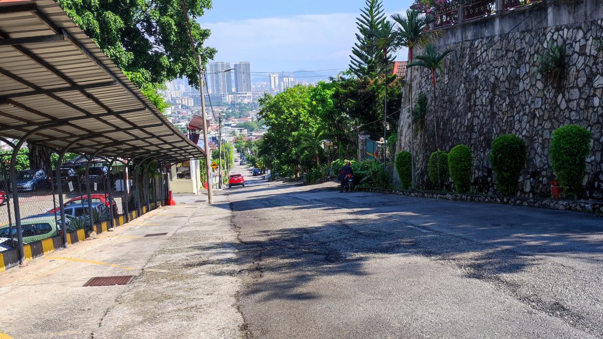 大都会/压路车坠斜坡事故进展/4图