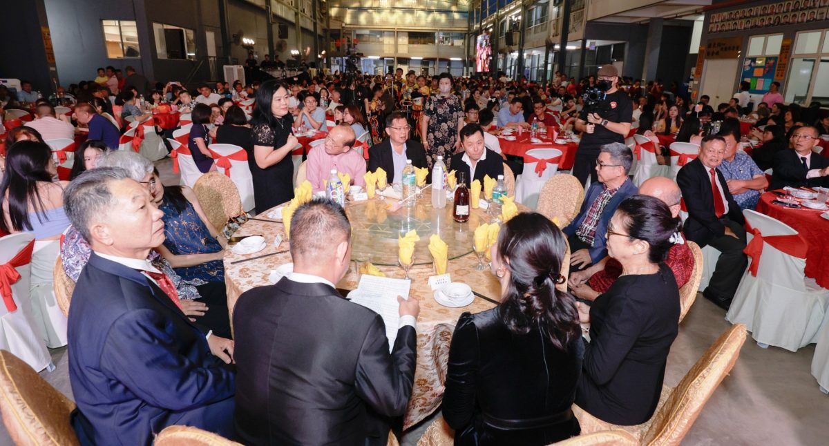 大都会：万津中华学校筹款晚宴160席筹得逾175万