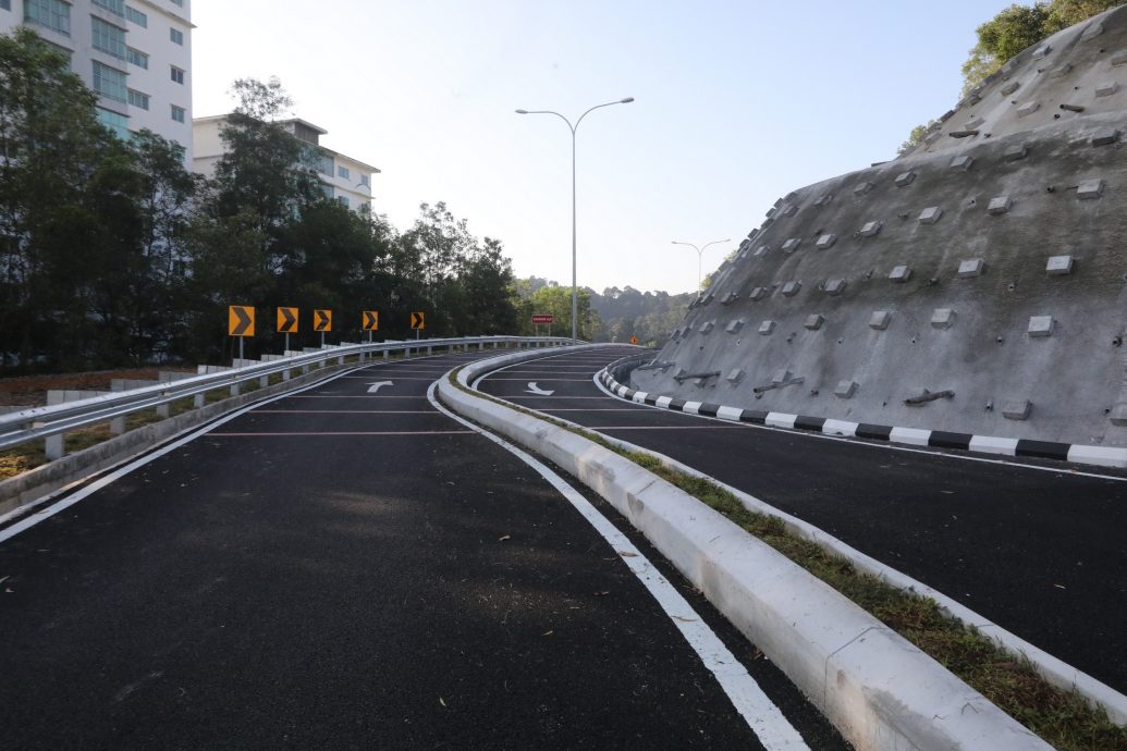 大都会:黄思汉为衔接道路主持启用仪式