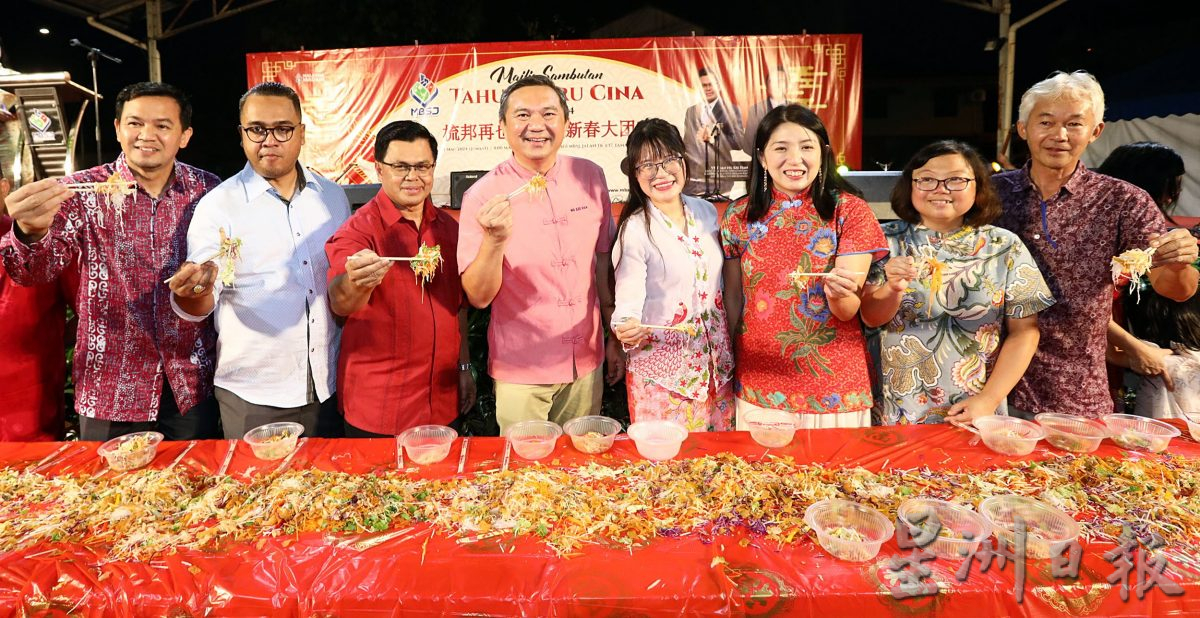 梳邦再也市政厅新春大团拜