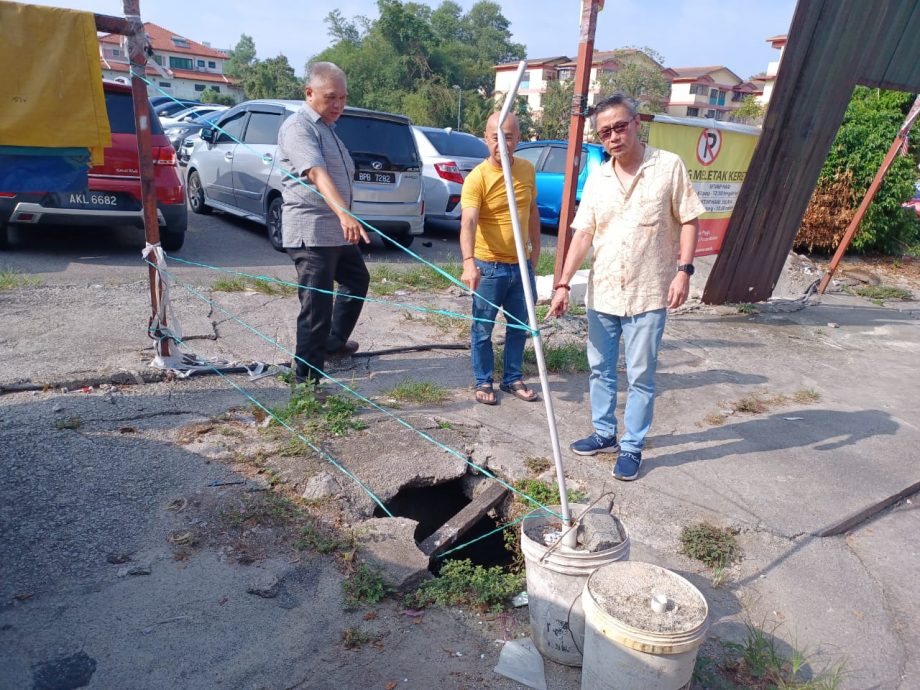 大都会/ME03头/双溪龙镇早市摆卖地点旁,3呎深坑洞、摇摇欲坠锌板,怕怕