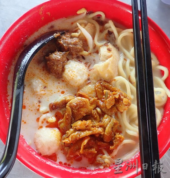 大霹雳封底主文/【人气美食】/妈姐白咖哩面