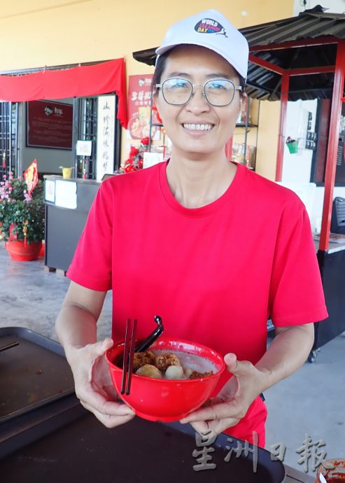 大霹雳封底主文/【人气美食】/妈姐白咖哩面