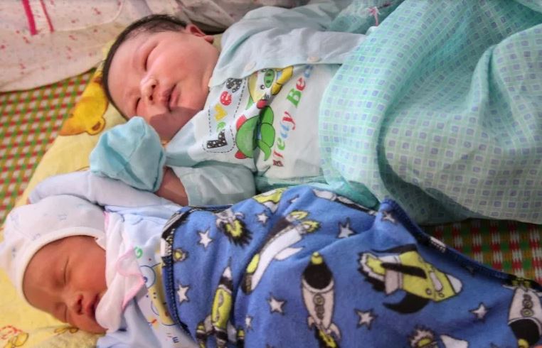 天下事   研究警告  全球生育率续下降  本世纪“婴儿潮”、“婴儿荒”同时发生