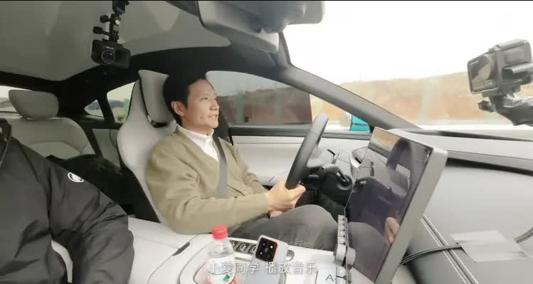 天下事主文 ∕ “米粉”期待的小米SU7即将亮相 雷军:要交作业、好紧张