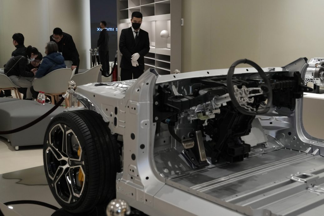 天下事主文 ∕ “米粉”期待的小米SU7即将亮相 雷军:要交作业、好紧张