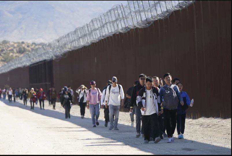 天下事主文)遭遇船难 8名中国移民遗体在墨西哥海滩发现