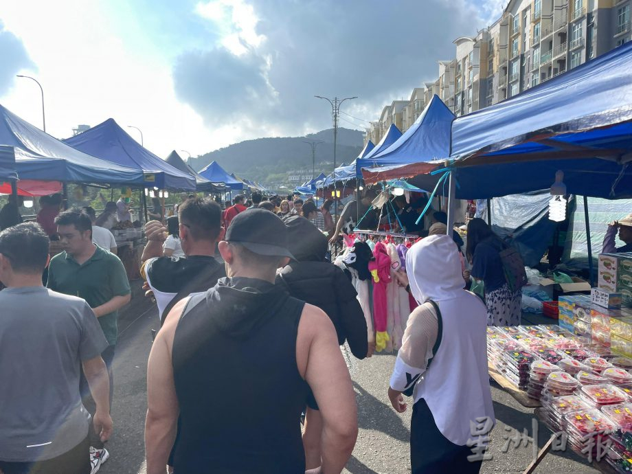 天气热 吹吹风 透透气 涌到金马仑避暑