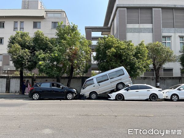 女子疑心脏不适酿祸“2车叠罗汉” 医生:开车胸闷勿强忍