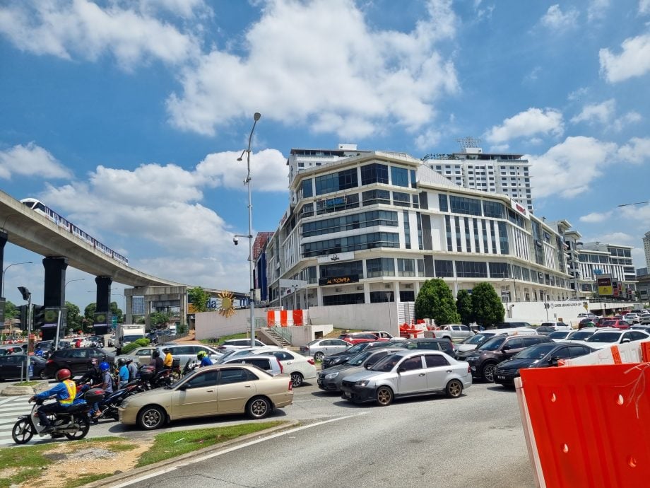 封面副文-大都会/USJ1大门商场行人天桥拆除／6图