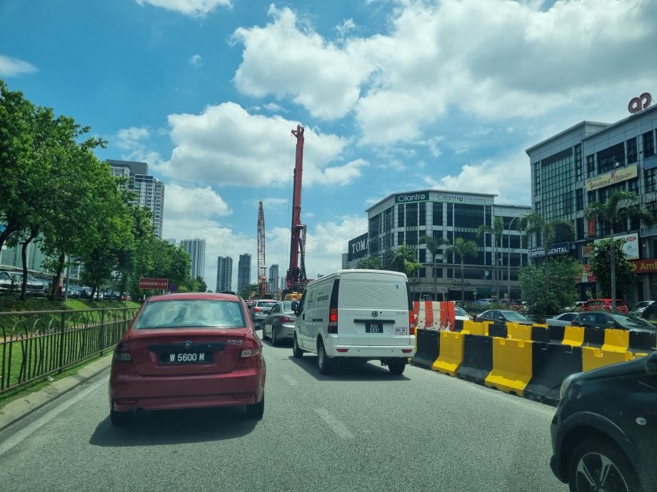 封面副文-大都会/USJ1大门商场行人天桥拆除／6图