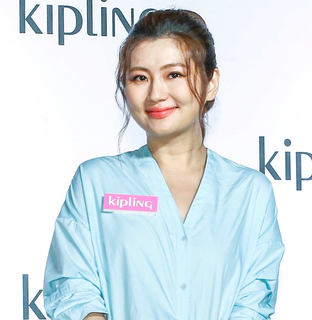 小腰果满6个月10公斤 Selina晒超肉圆脸萌照