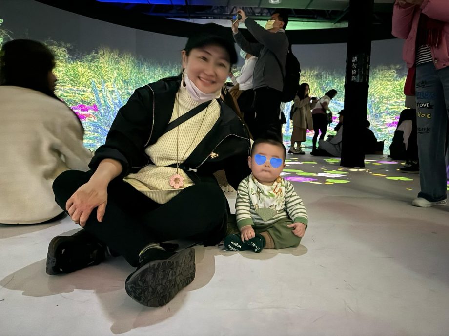 小腰果满6个月10公斤 Selina晒超肉圆脸萌照