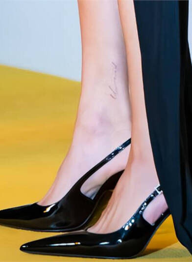 山下智久排队合照Lisa 坐下拍2秒就被保镳请离位