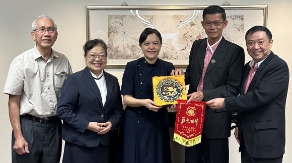 崇华独中访台湾慈济学校  促进姐妹学校情谊