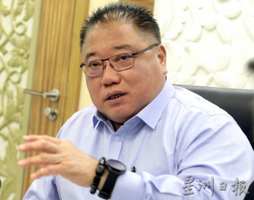 巫青团长再轰张庆信 “Bak指的就是猪肉!”