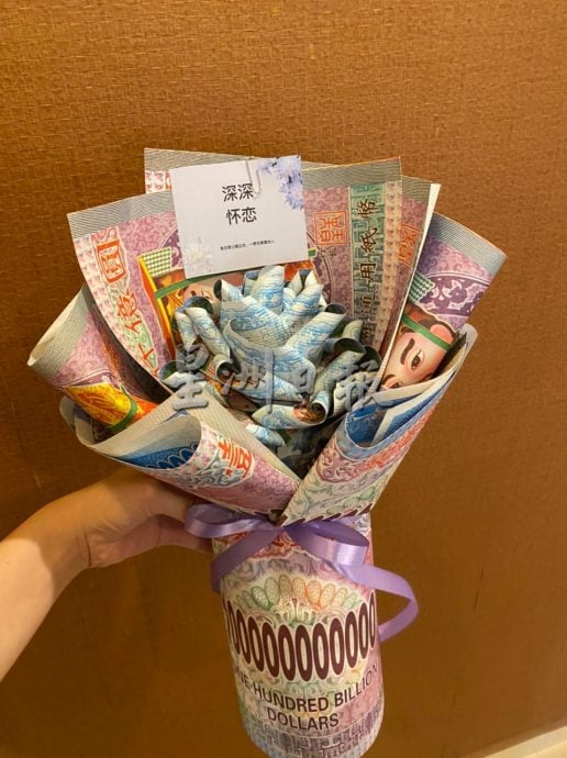 **已签发**柔封面【特稿】往生钱变花束 贡品送到墓园 现代清明节不一样
